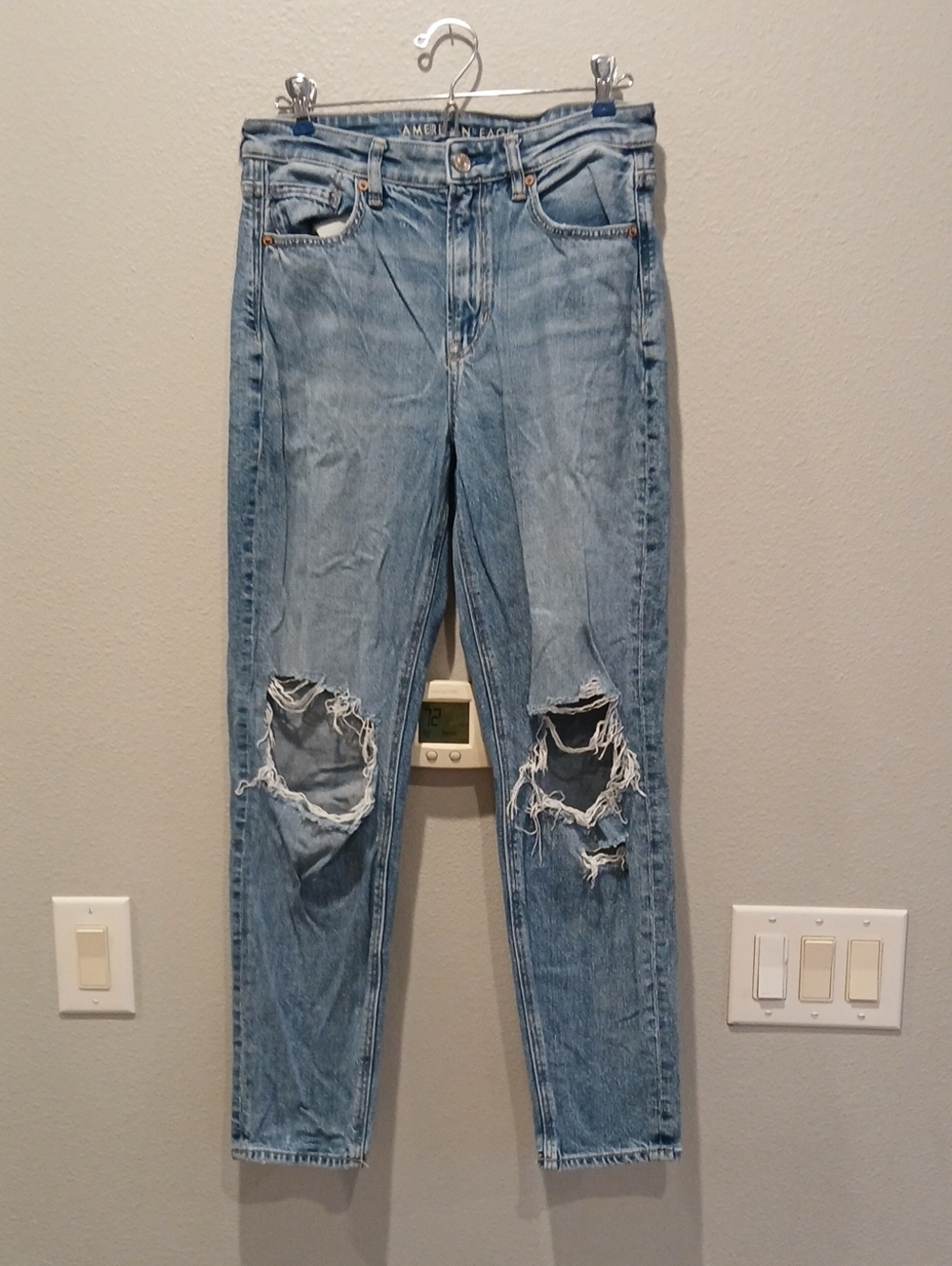 American Eagle Outfitters Mom Jean 6 Light Blue Ripped Skinny Jeans